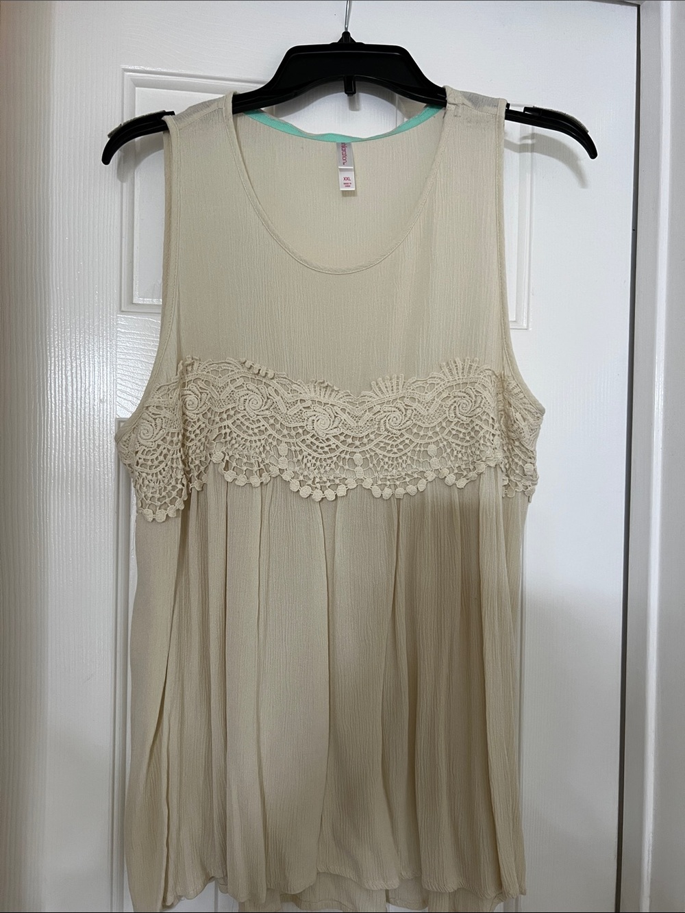 Xhilaration Cream Crochet-Trim Sleeveless Blouse